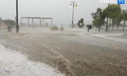Maltempo a Baveno: le strade trasformate in fiume di acqua e di ghiaccio