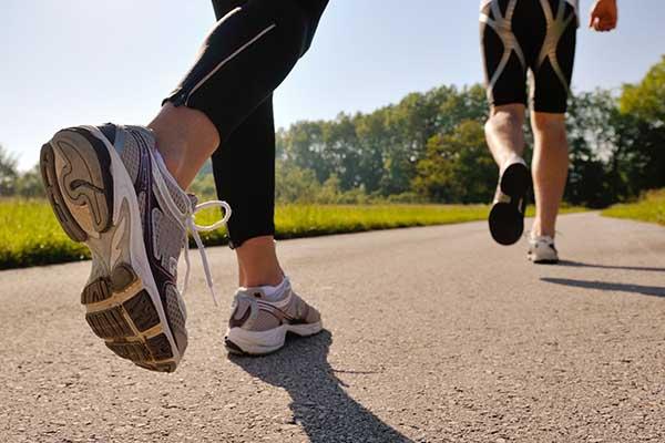 Muore a 47 anni mentre fa jogging