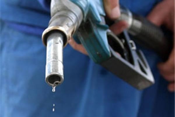 Rubavano gasolio a un altro camionista: due in manette