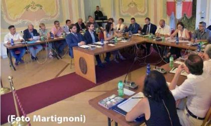S’insedia e giura il sindaco Binatti