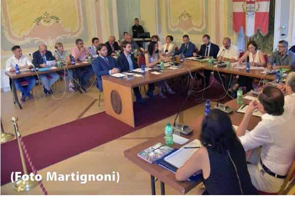 S’insedia e giura il sindaco Binatti