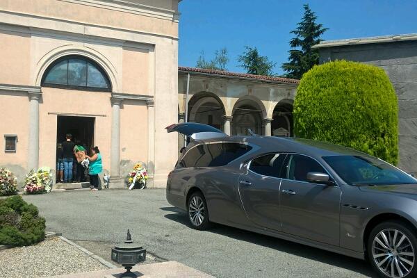 Ultimo saluto a Gisella nella chiesetta del cimitero