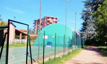 La tensostruttura del Parco della Resistenza trasformata in dormitorio abusivo