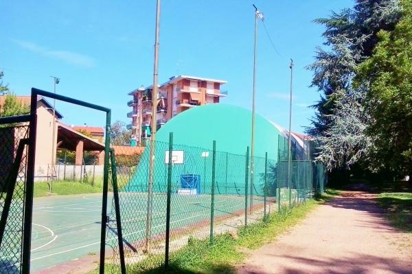 La tensostruttura del Parco della Resistenza trasformata in dormitorio abusivo