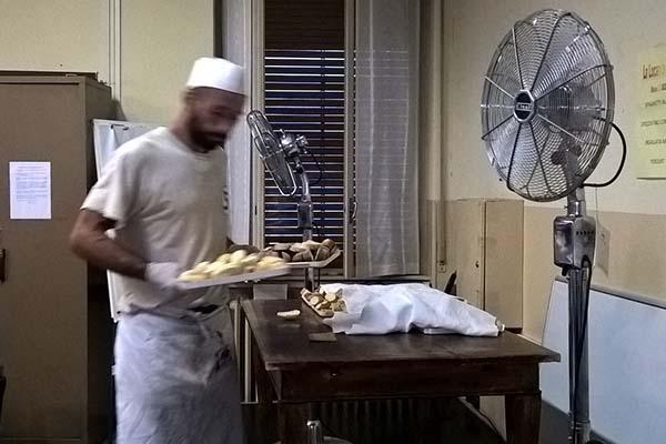 Locanda d’Agosto alla Caritas: «Ogni giorno oltre 140 commensali»