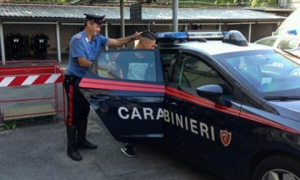 Raggira un settantenne davanti alla banca, prelevandogli 500 euro: arrestato