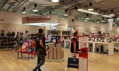 Rubano dalla cassaforte di un negozio del Centro commerciale