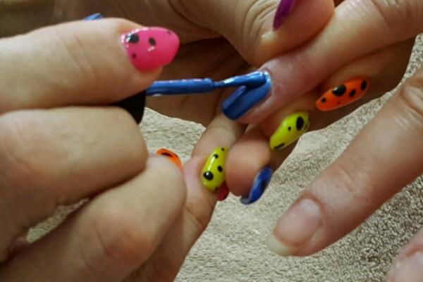 Unghie a tutto fluo: le tendenze per l’estate 2016