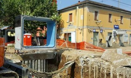 Via i binari a Momo, si lavora per il sottopasso pedonale