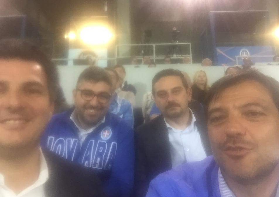 Divisi dalla politica, uniti dalla fede calcistica: Canelli e Ballarè allo stadio insieme