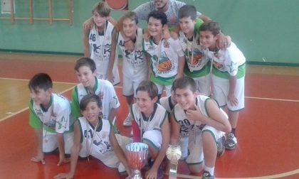 Gli Esordienti dell'Arona Basket vincono il trofeo Gabelotti