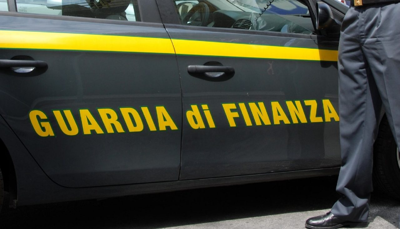 Il Colonnello Domenico Mascoli in visita alle Fiamme Gialle novaresi