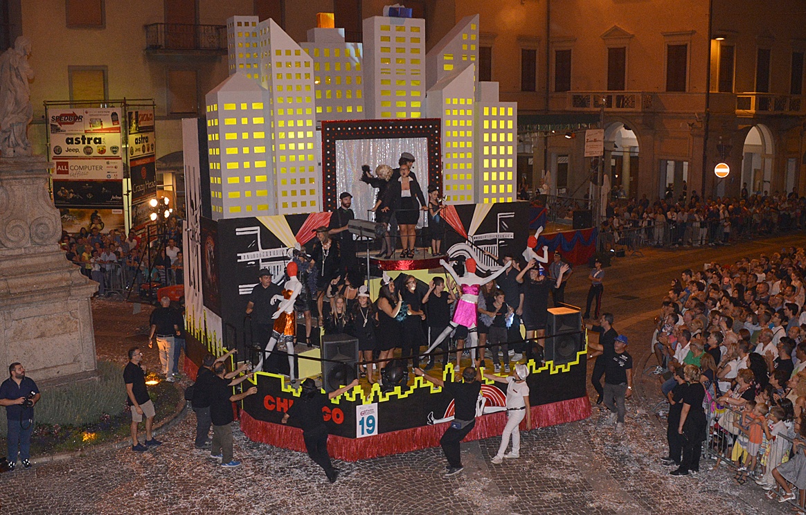 Il carro dei “Fantastici quattro” vince la Festa dell’Uva