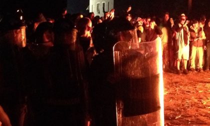 Incendiano un bagno chimico e intervengono i carabinieri