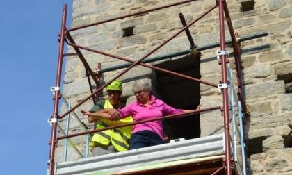 Borgomaneresi "alpinisti" per visitare la torre della Baraggiola