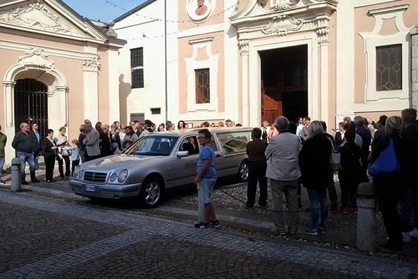 Chiesa gremita per l’ultimo saluto a Mauro Cerutti