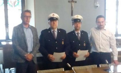 Encomio speciale a due agenti della Polizia municipale