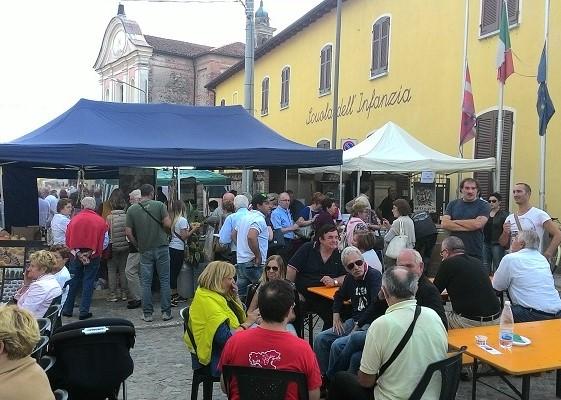 Fiera della Cipolla Bionda, in piazza a Fontaneto anche turisti stranieri (fotogallery)