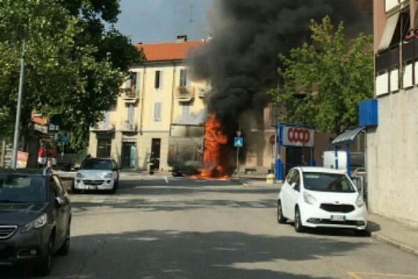 Incendio a un camion in corso XXIII Marzo: concluso l’intervento