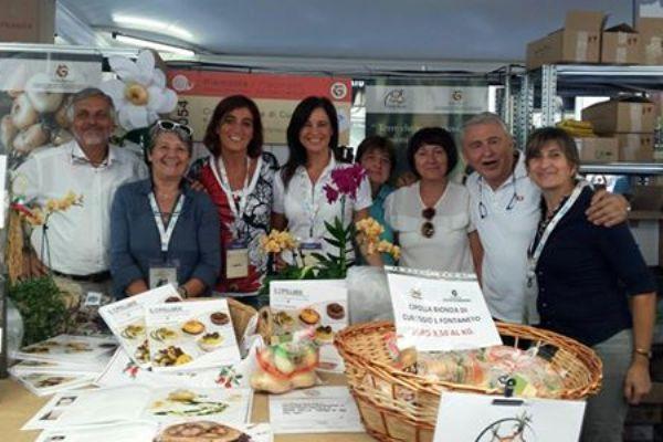 La cipolla bionda di Fontaneto e Cureggio fa il tutto esaurito al Salone del Gusto