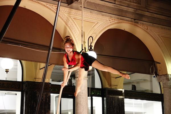 La magia dell’arte di strada incanta Novara (FOTOGALLERY)