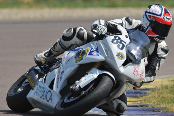 La rimonta da campione non vale il podio per l’ex assessore pilota