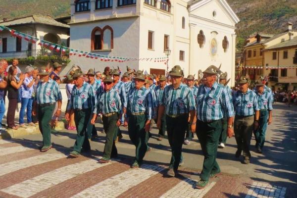 Quasi 300 Alpini da Cusio e Borgomanerese al raduno Nord Ovest