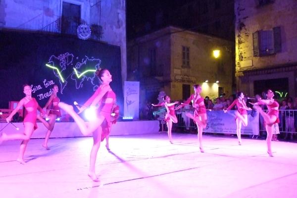 Twirling Santa Cristina e Rotary raccolgono 5 mila euro per le scuole di Orta San Giulio