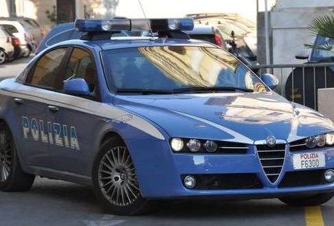 Al volante “alticcia” in centro, patente ritirata e sequestro del mezzo