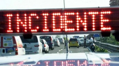 Cameri: tangenziale bloccata a causa di un tamponamento fra due camion