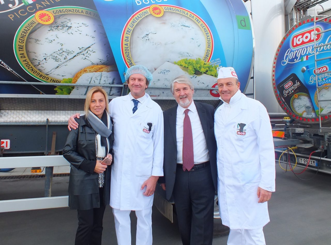 Il ministro Giuliano Poletti in visita alla Igor di Cameri