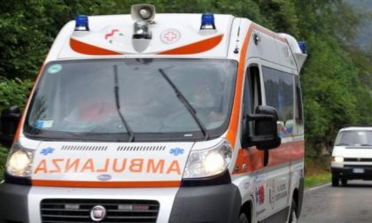 Meinese al volante finisce contro il muro di un hotel a Lesa