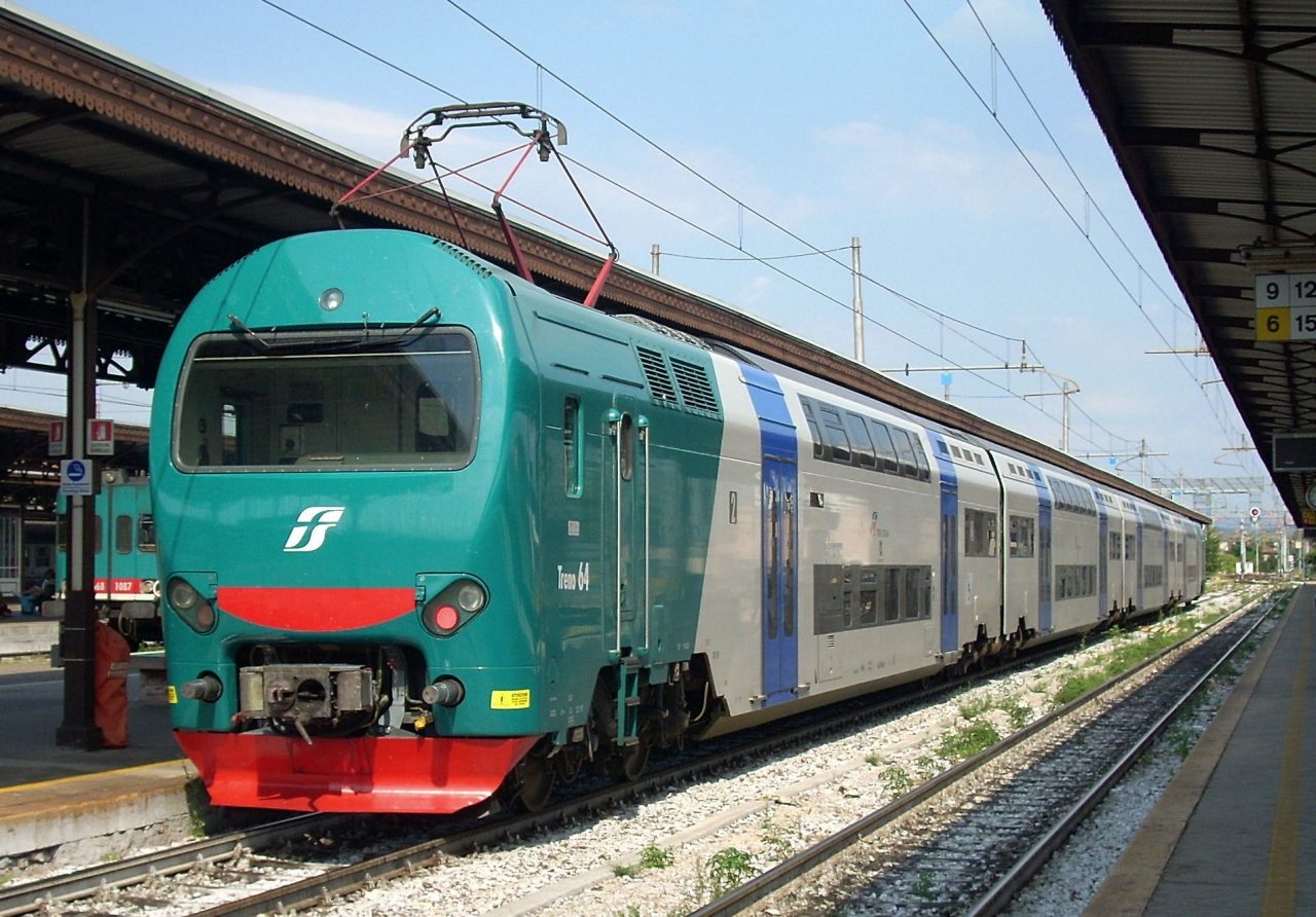 Polfer controlla treni e viaggiatori: trovata una ragazzina scappata da casa