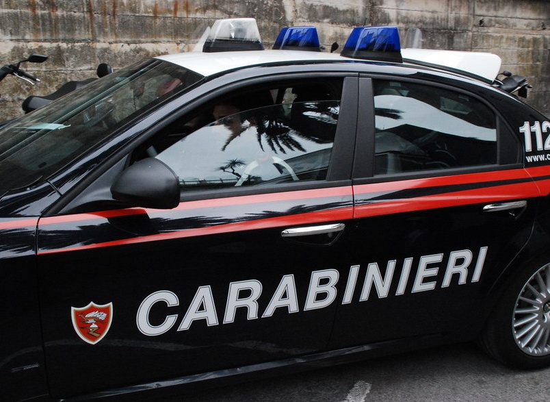 Tenta di rapinare una donna a passeggio nel parco dell’Allea: arrestato