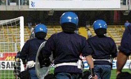 Tafferugli fuori dallo stadio a Novara