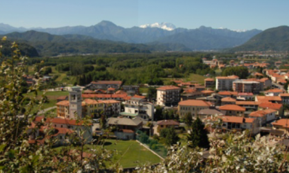 A Prato Sesia piazza mercato intitolata allo storico sindaco Rolando