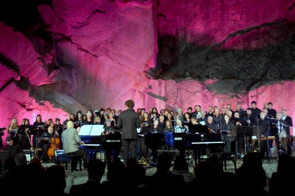 Carmina burana a Miasino, con un coro di 100 elementi