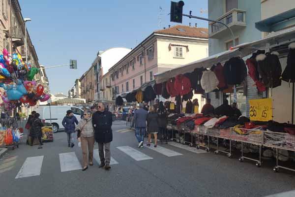 Halloween tra bancarelle, pattini e silent party (FOTOGALLERY)