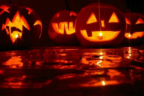 Halloween, tutti a festeggiare tra zucche e travestimenti