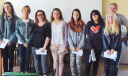 Studenti fanno i “pony” della solidarietà