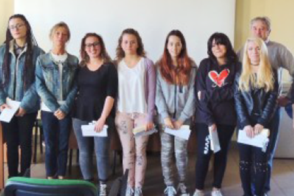 Studenti fanno i “pony” della solidarietà