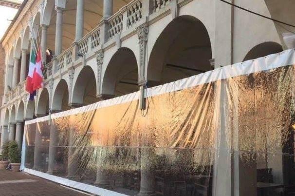 Tolta la tenda di plastica al Broletto