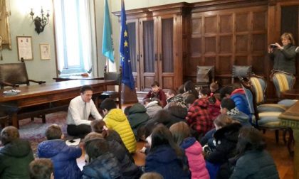 Arona: i bimbi delle classi 4 e 5 delle Marcelline in visita in comune