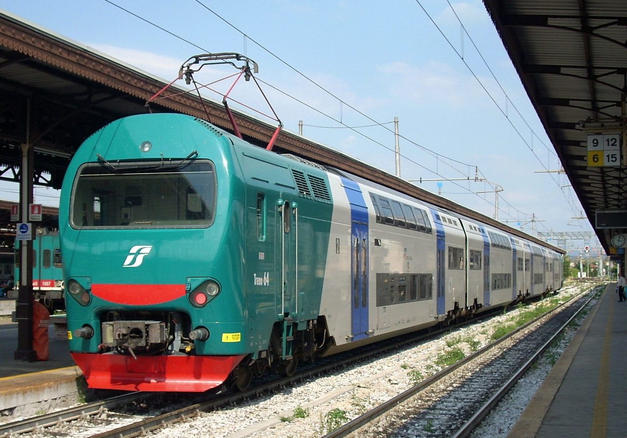 Casalino: investito dal treno, muore sul colpo