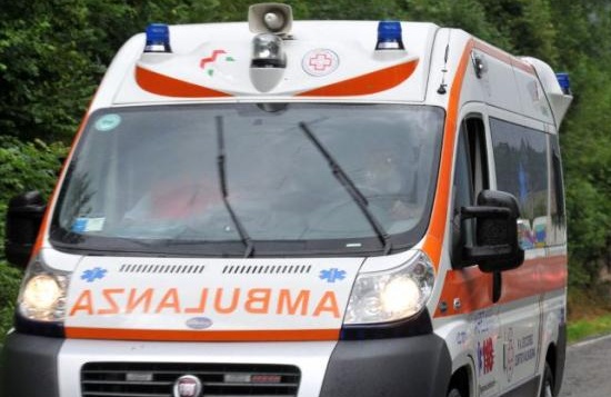 Donna investita sulle strisce in via Milano ad Arona