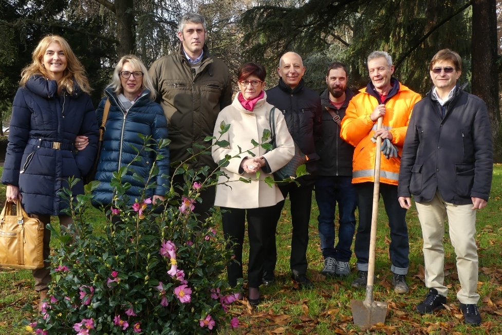 Giornata nazionale degli alberi: piantata una camelia nei giardini dell’Allea