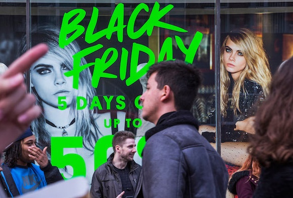 Oggi è il black friday: shopping selvaggio