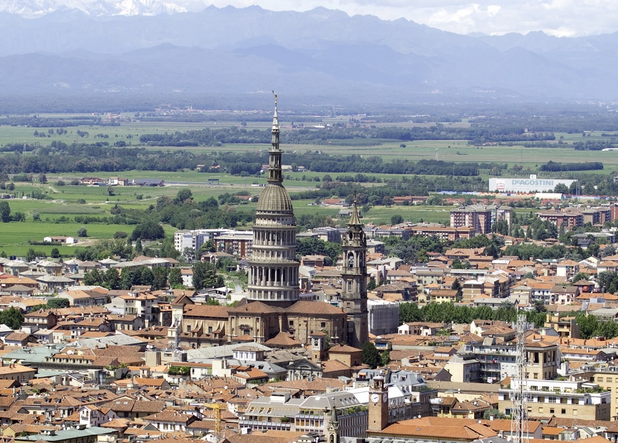 Proseguono gli interventi di manutenzione del verde pubblico a Novara