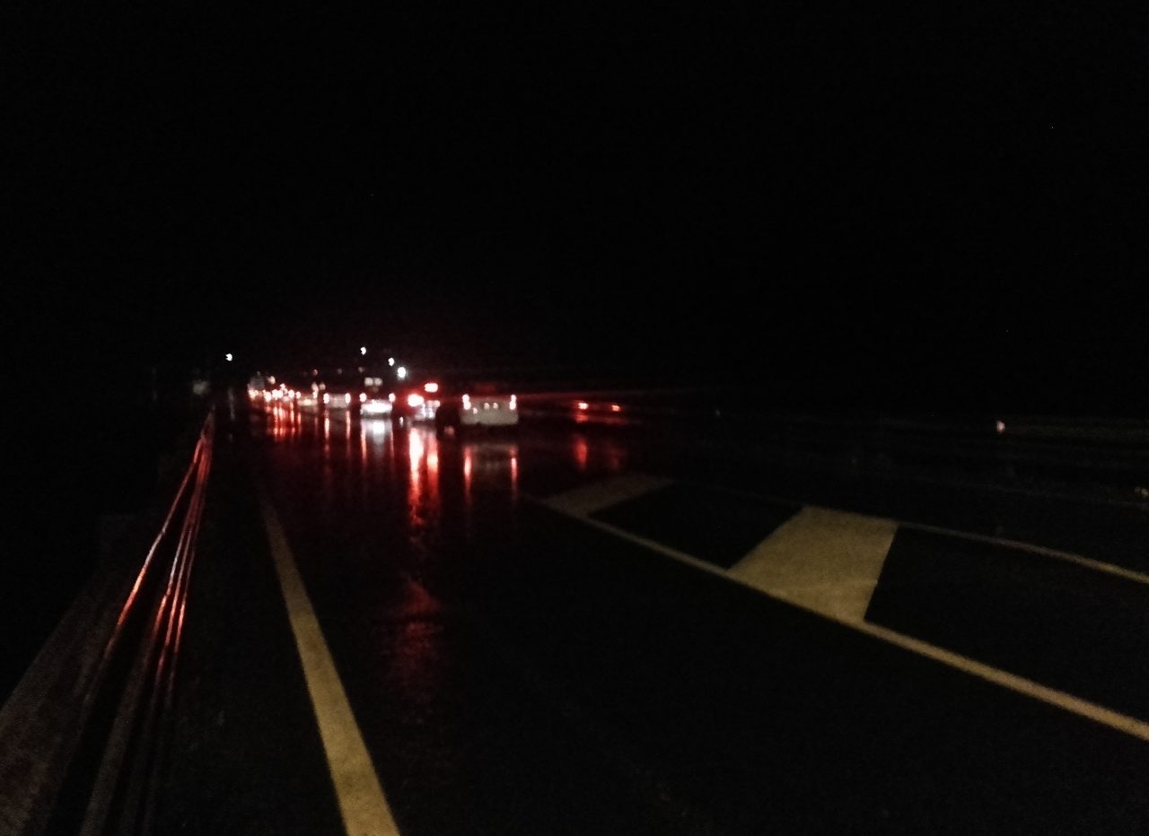 Una voragine blocca la Statale 142 a Pianorosa