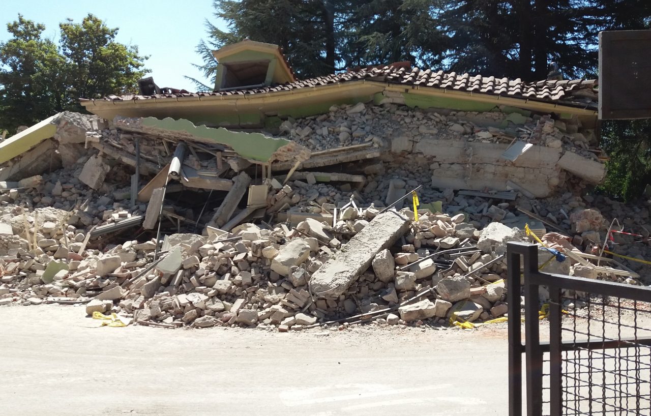 Volontari della Cri di Arona in partenza per le zone terremotate